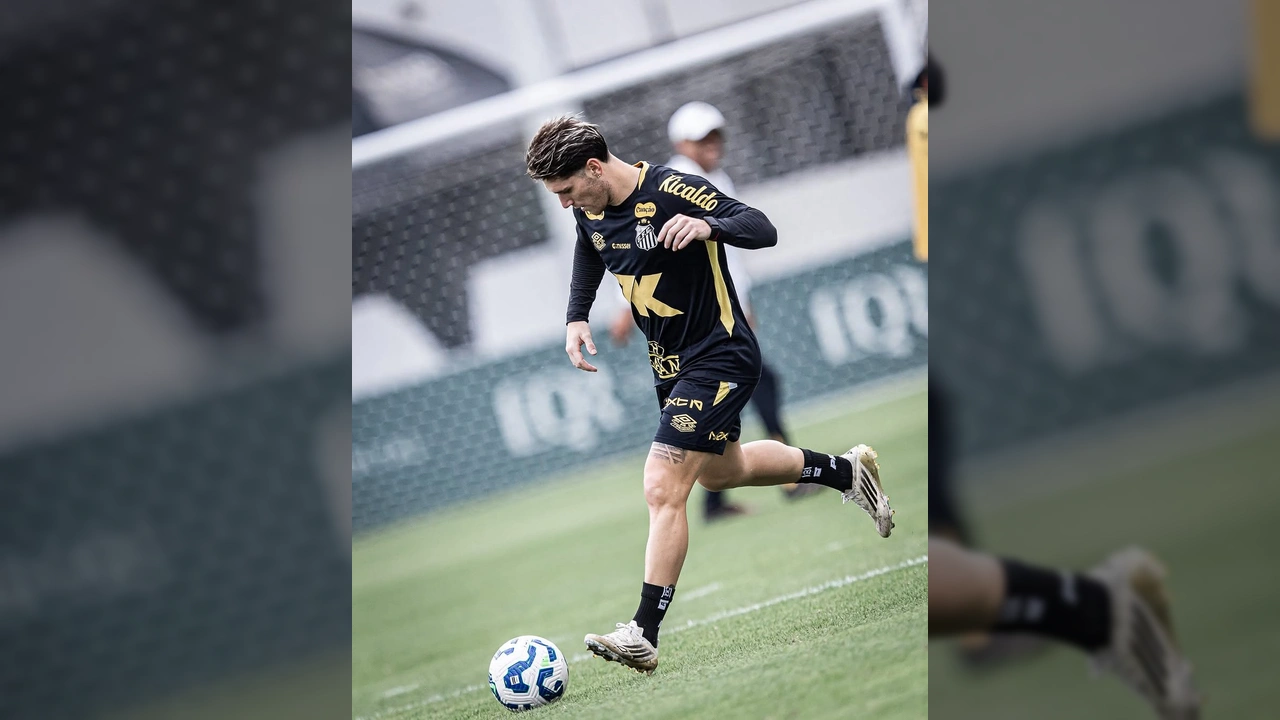 Dois jogadores argentinos do Santos FC em treino intenso no campo de futebol, crédito Raul Baretta / Santos FC / Instagram