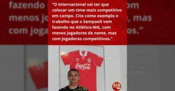 Marquinhos, ídolo do Internacional, em imagem de post do Bar Colorado, em frente a sua camisa do Inter / Instagram.